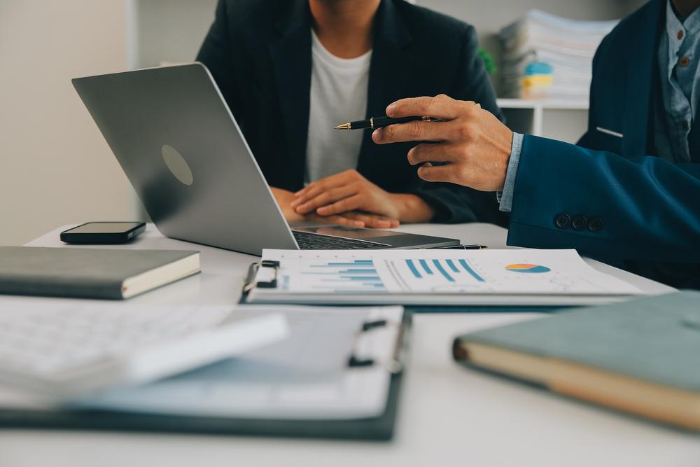 Business owner discussing bookkeeping services with an accountant in a New Jersey office.